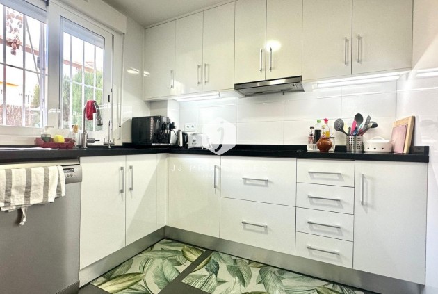 Resale - Chalet -
Torrevieja - aguas nuevas