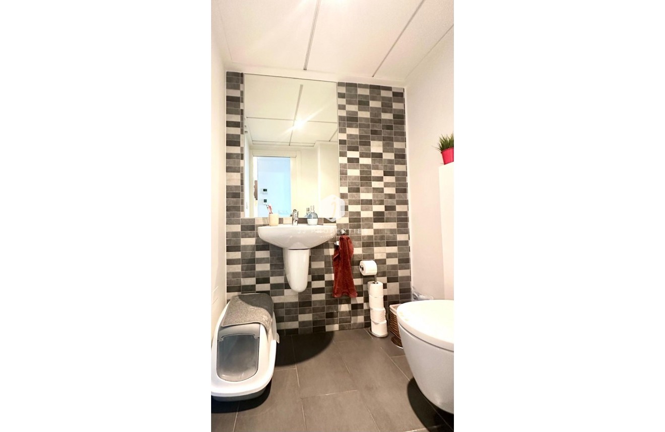 Resale - Chalet -
Torrevieja - aguas nuevas