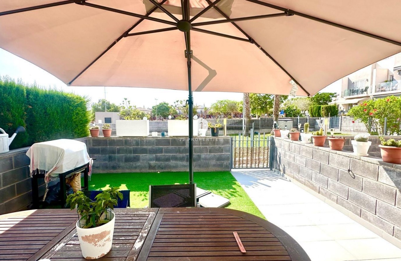 Resale - Chalet -
Torrevieja - aguas nuevas