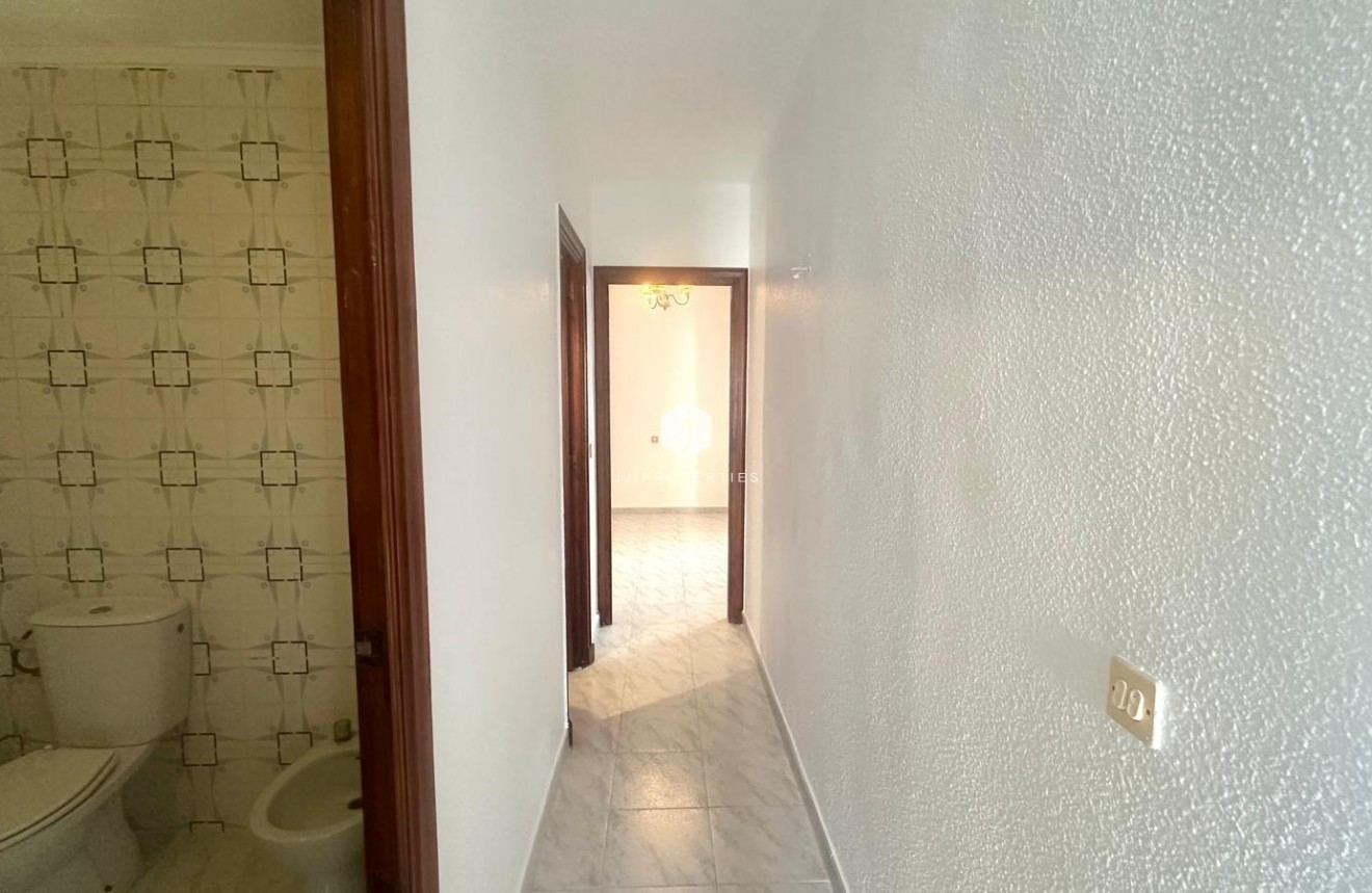 Resale - Apartment / flat -
Torrevieja - Estacion de autobuses