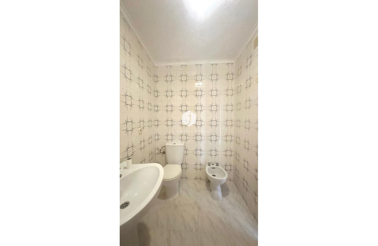 Resale - Apartment / flat -
Torrevieja - Estacion de autobuses