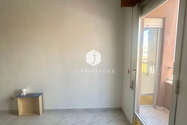 Resale - Apartment / flat -
Torrevieja - Estacion de autobuses
