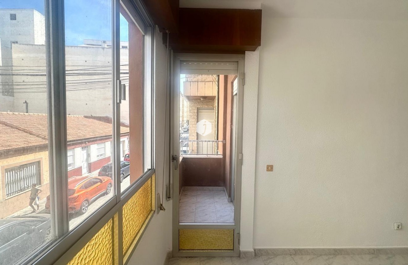 Resale - Apartment / flat -
Torrevieja - Estacion de autobuses