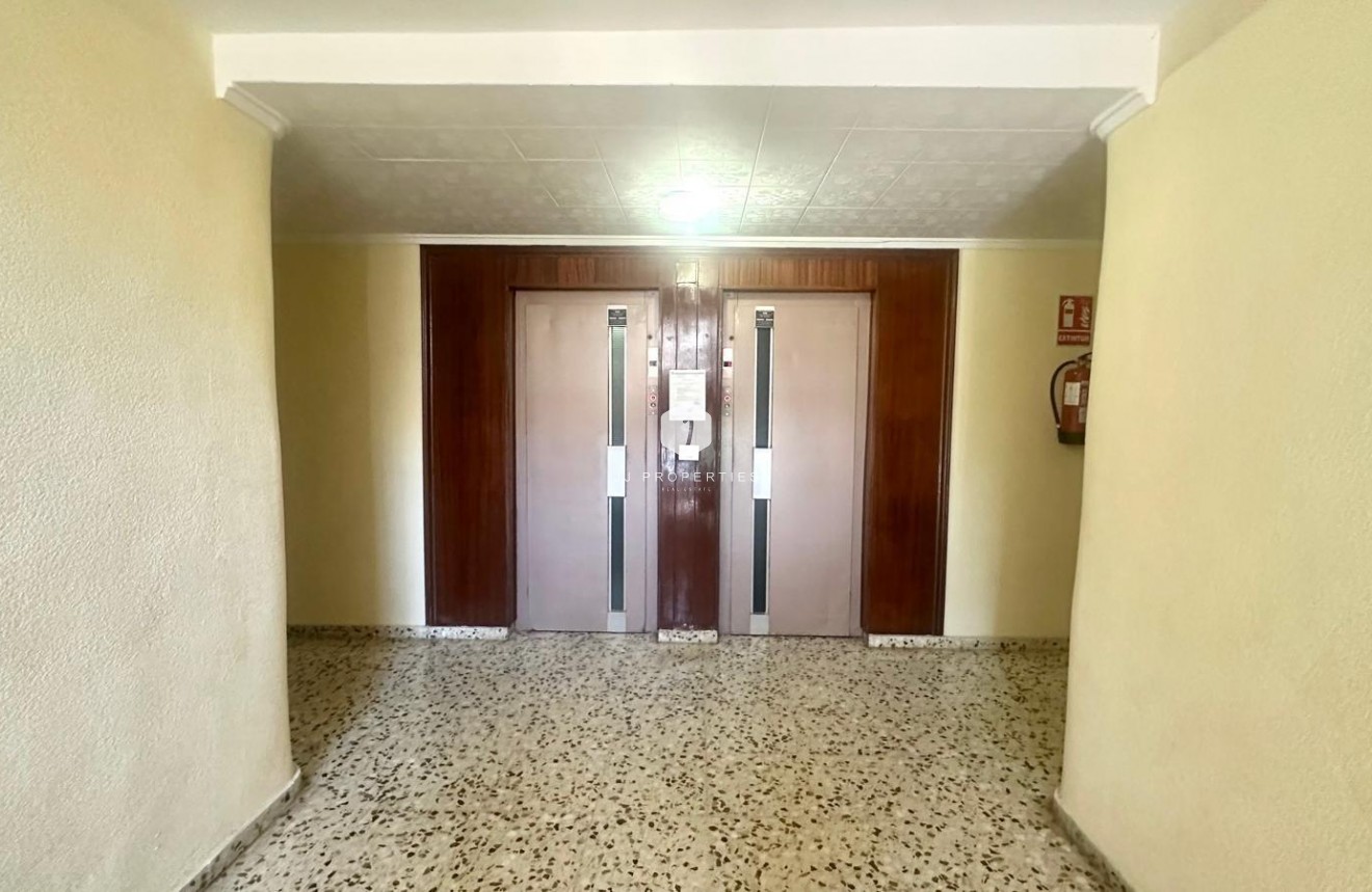 Resale - Apartment / flat -
Torrevieja - Punta prima
