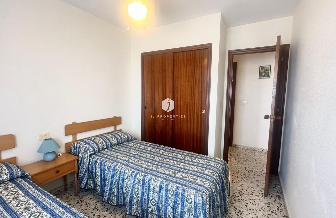 Resale - Apartment / flat -
Torrevieja - Punta prima
