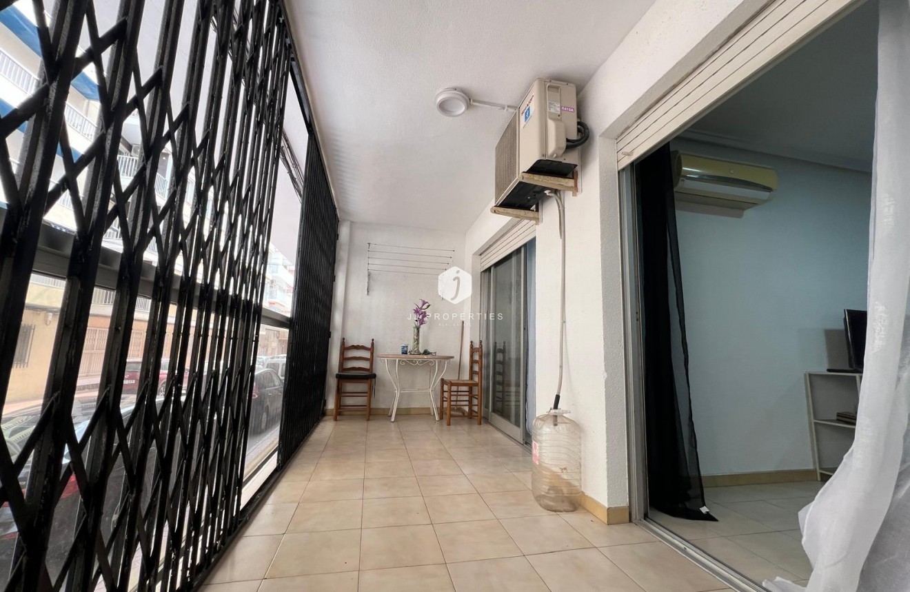 Resale - Apartment / flat -
Torrevieja - Playa del Cura