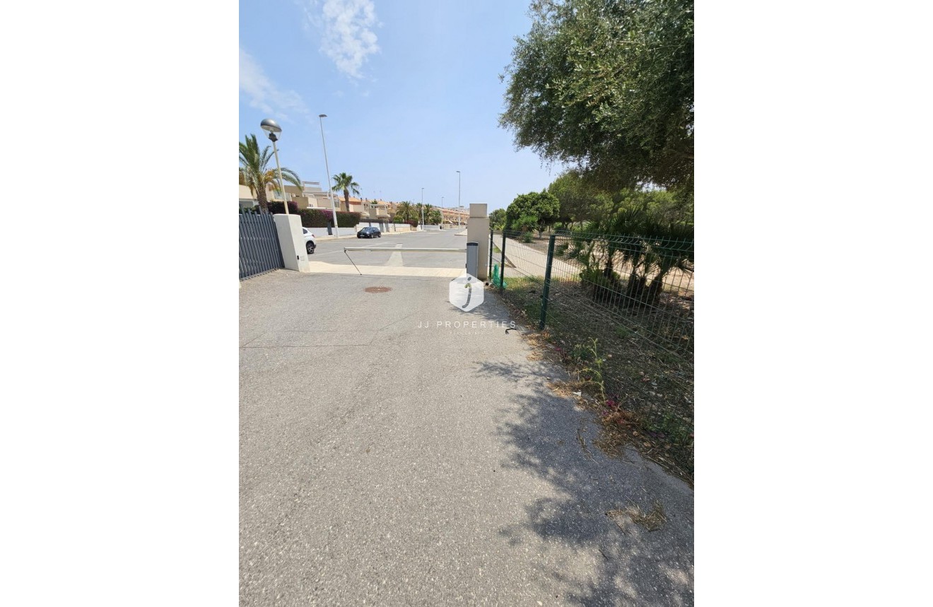 Resale - Villa -
Orihuela Costa - La Regia