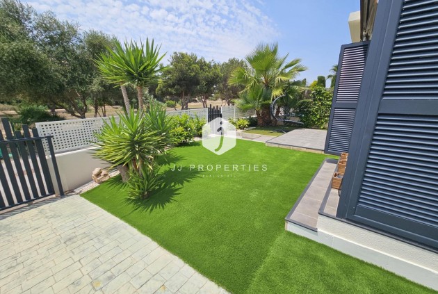 Resale - Villa -
Orihuela Costa - La Regia