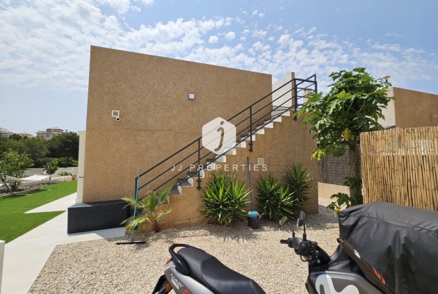 Resale - Villa -
Orihuela Costa - La Regia