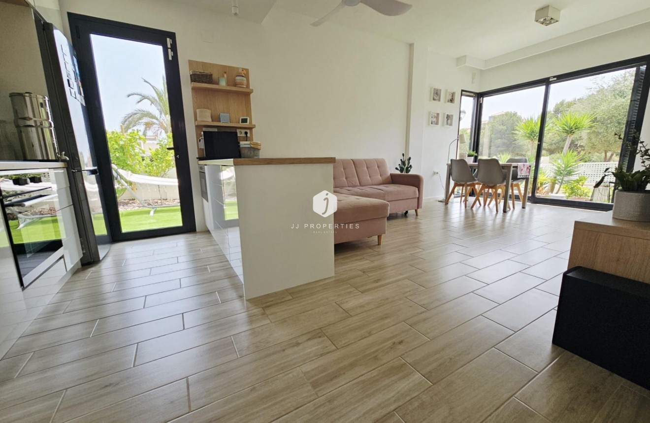 Resale - Villa -
Orihuela Costa - La Regia
