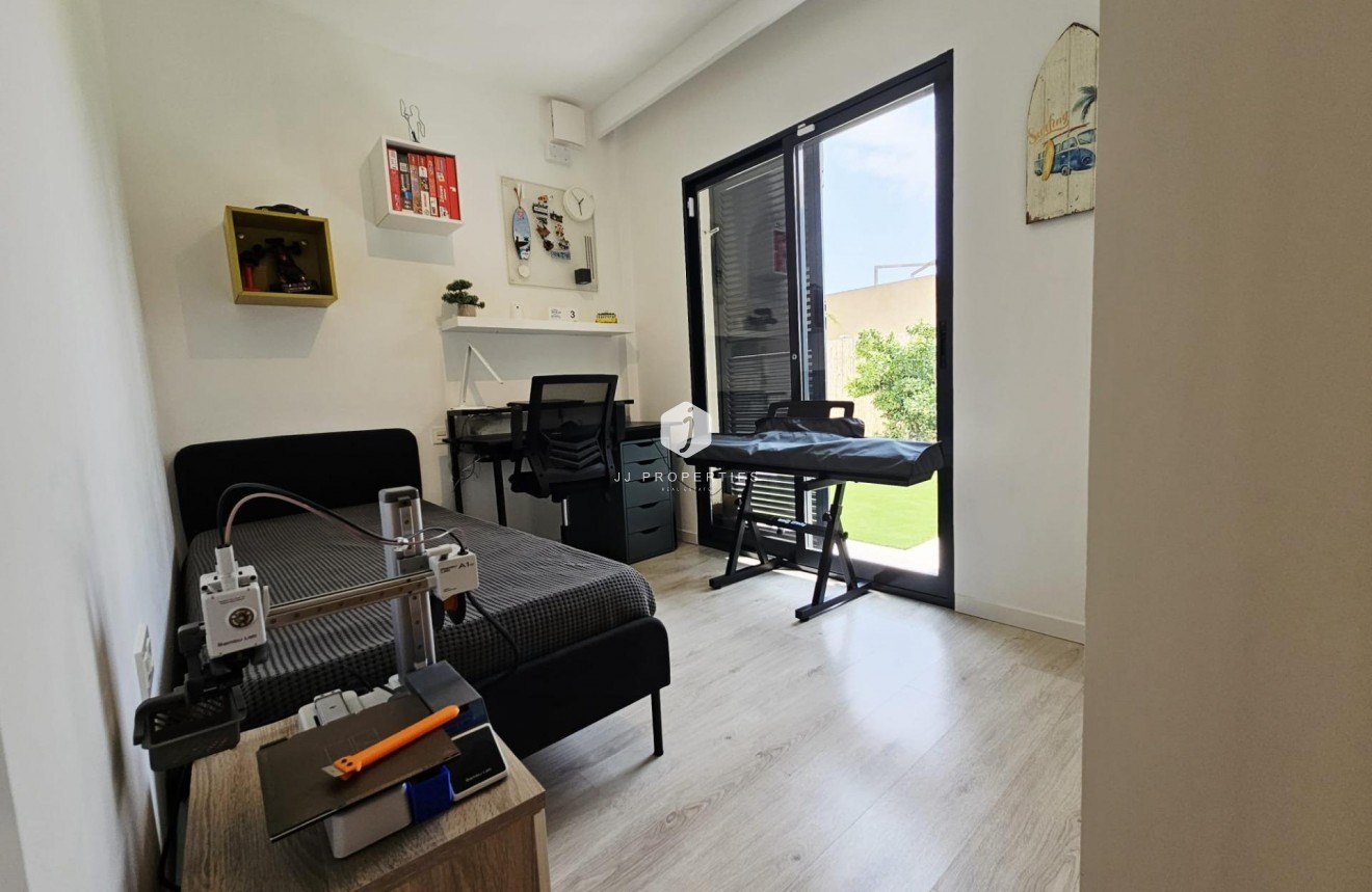 Resale - Villa -
Orihuela Costa - La Regia