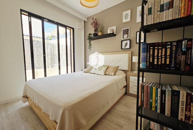 Resale - Villa -
Orihuela Costa - La Regia