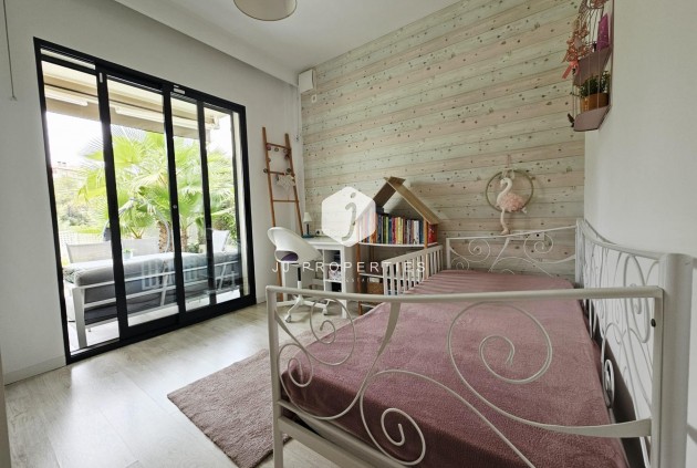 Resale - Villa -
Orihuela Costa - La Regia