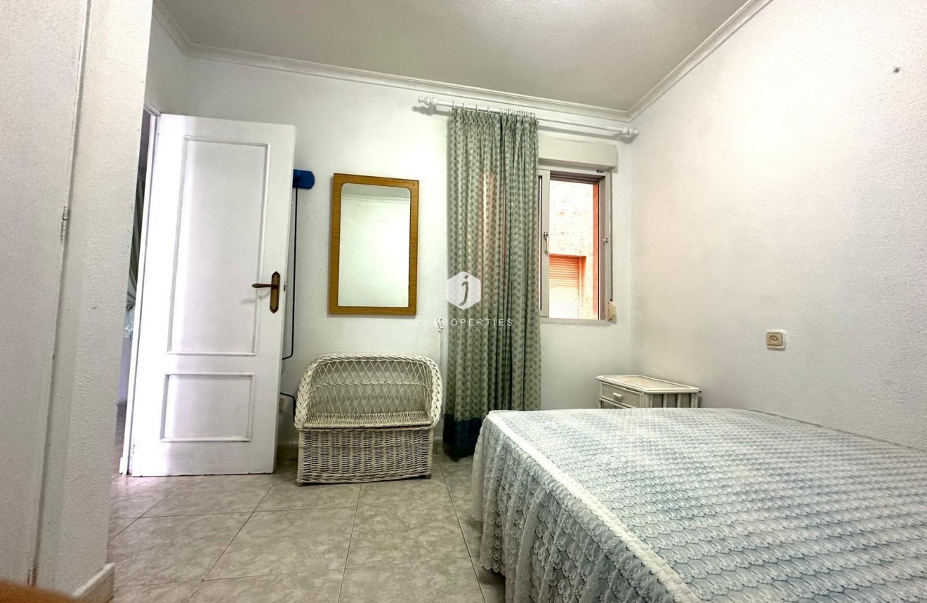 Resale - Apartment / flat -
Torrevieja - Centro