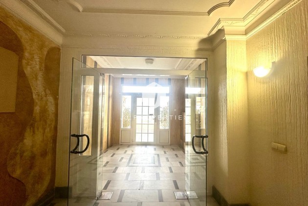 Resale - Apartment / flat -
Torrevieja - Centro