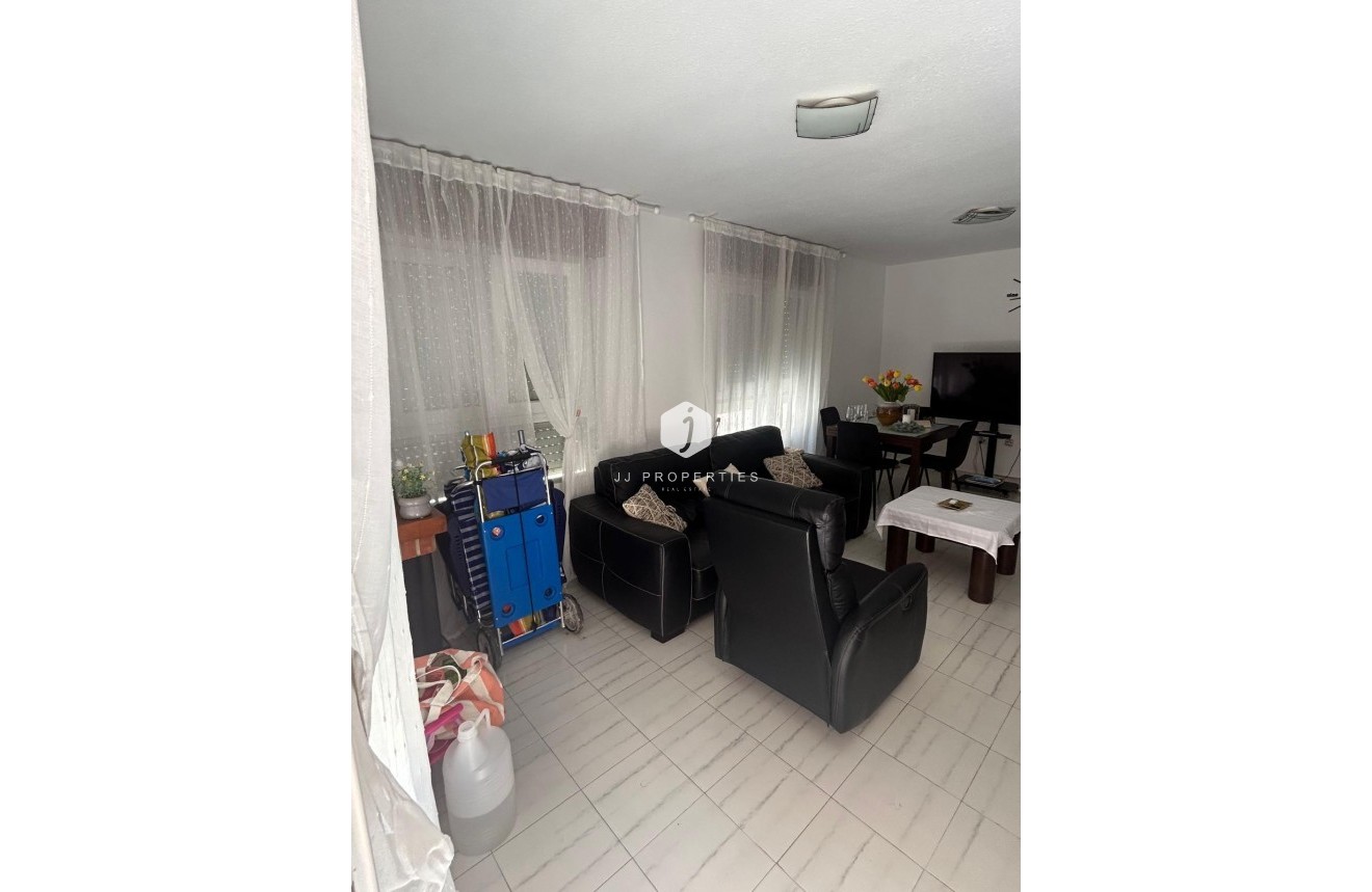 Resale - Chalet -
Torrevieja - Centro