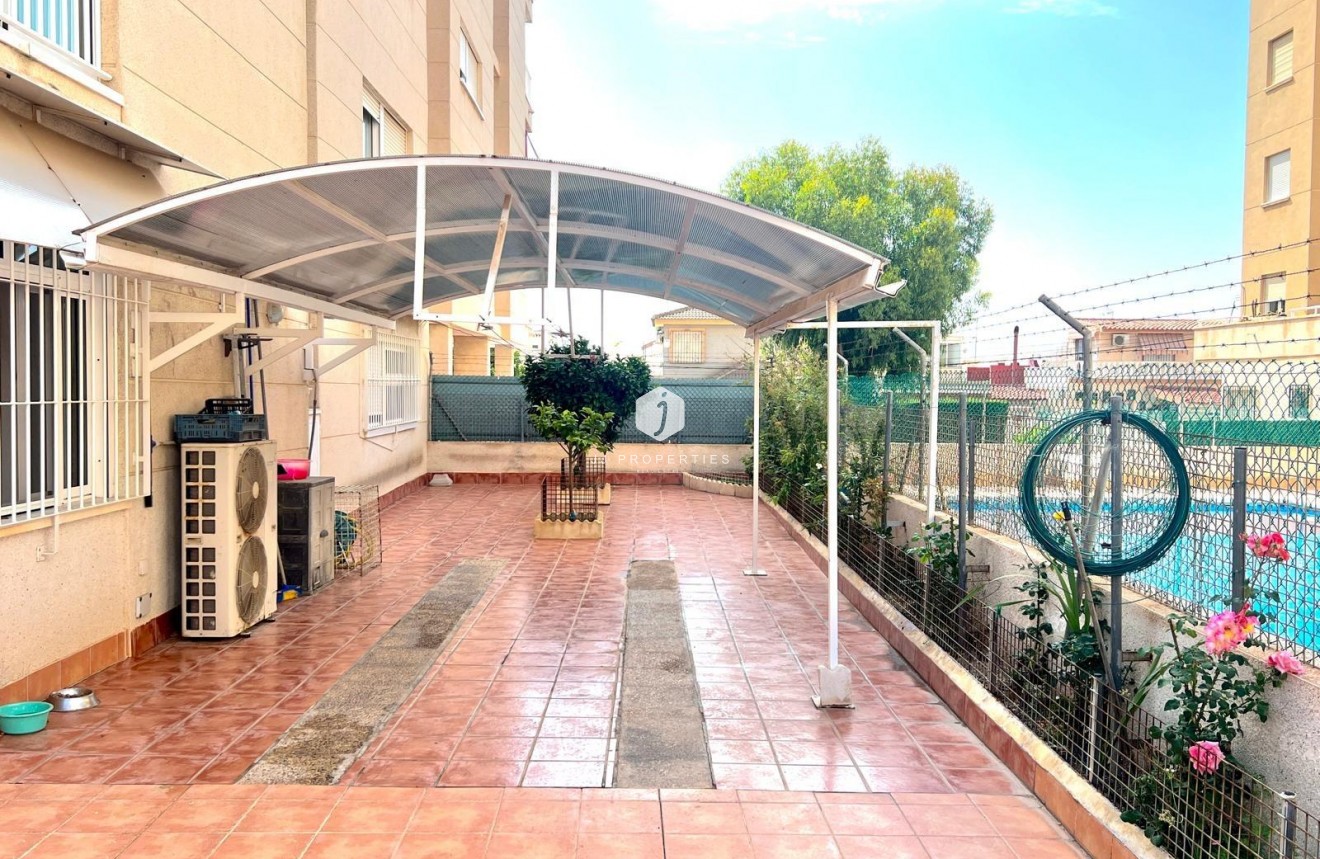 Resale - Apartment / flat -
Torrevieja - Playa del Cura