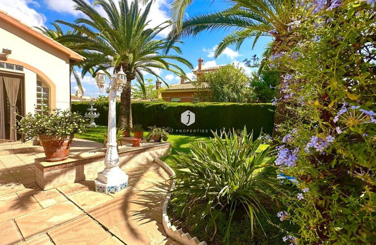 Resale - Villa -
Cabo Roig - Costa Blanca