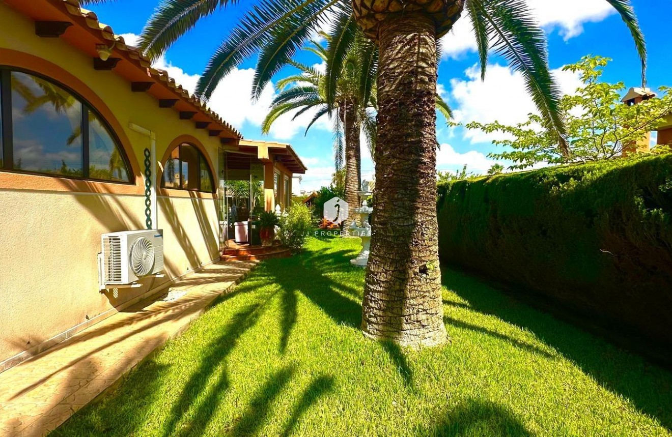 Resale - Villa -
Cabo Roig - Costa Blanca