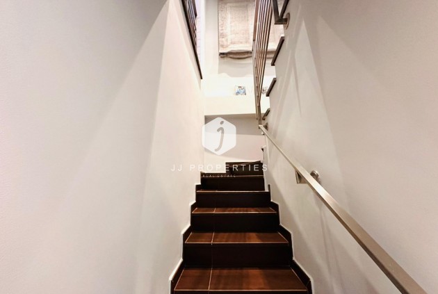 Aus zweiter Hand - Wohnung -
Torrevieja - Estacion de autobuses