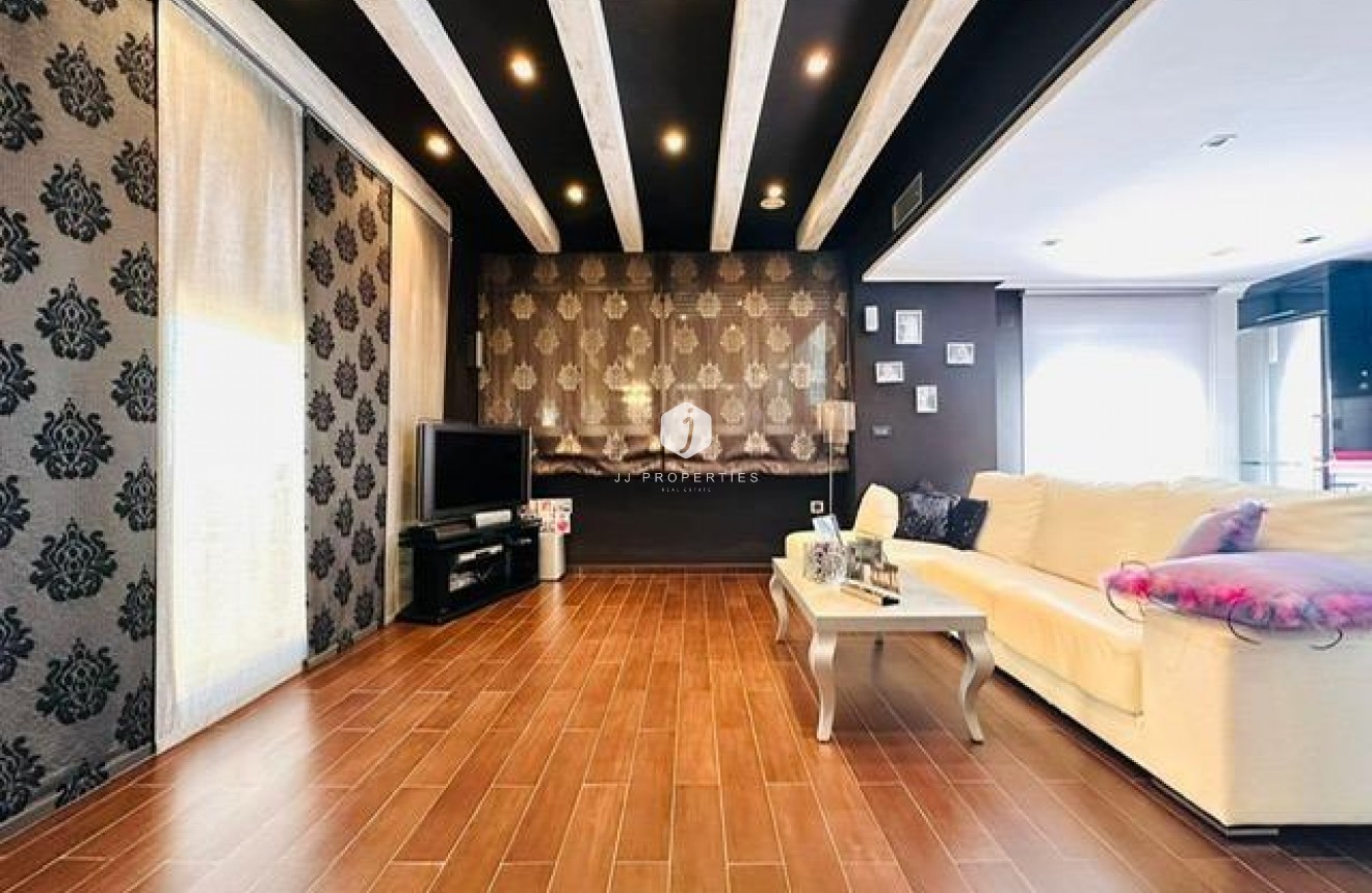 Aus zweiter Hand - Wohnung -
Torrevieja - Estacion de autobuses