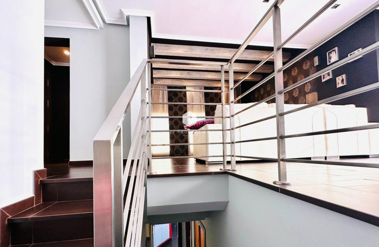 Aus zweiter Hand - Wohnung -
Torrevieja - Estacion de autobuses