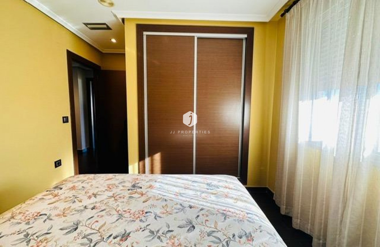 Aus zweiter Hand - Wohnung -
Torrevieja - Estacion de autobuses