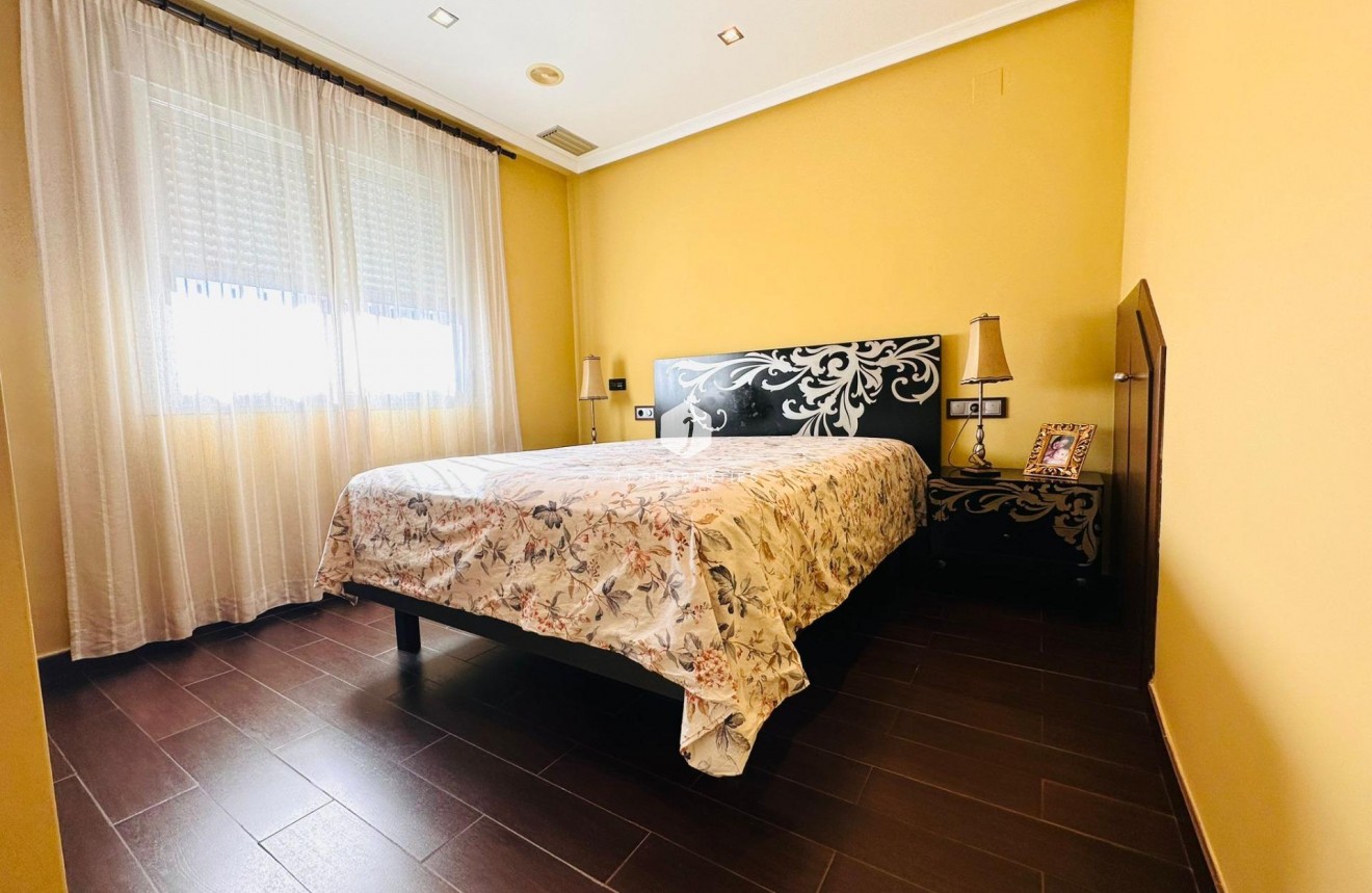 Aus zweiter Hand - Wohnung -
Torrevieja - Estacion de autobuses