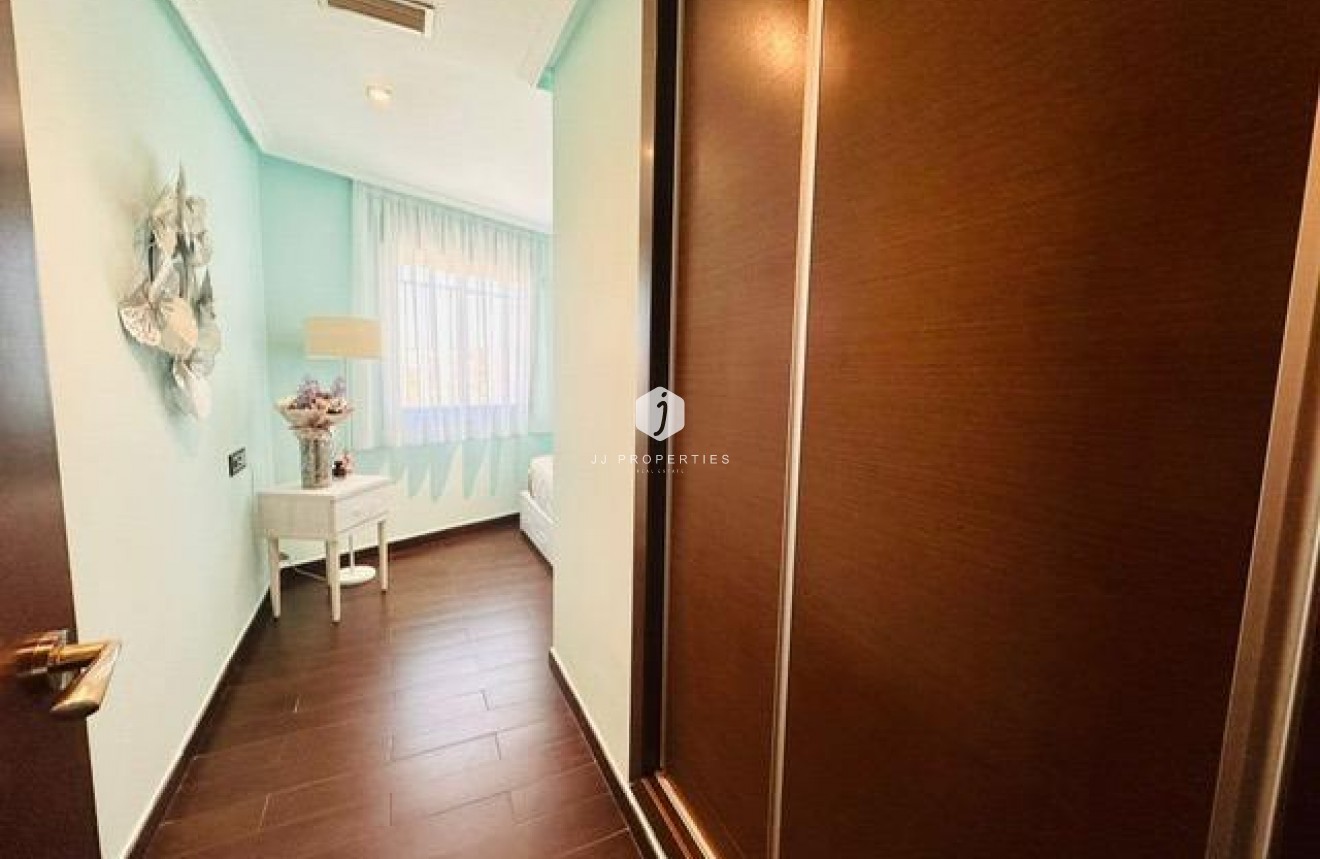 Aus zweiter Hand - Wohnung -
Torrevieja - Estacion de autobuses