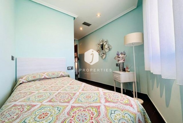 Aus zweiter Hand - Wohnung -
Torrevieja - Estacion de autobuses