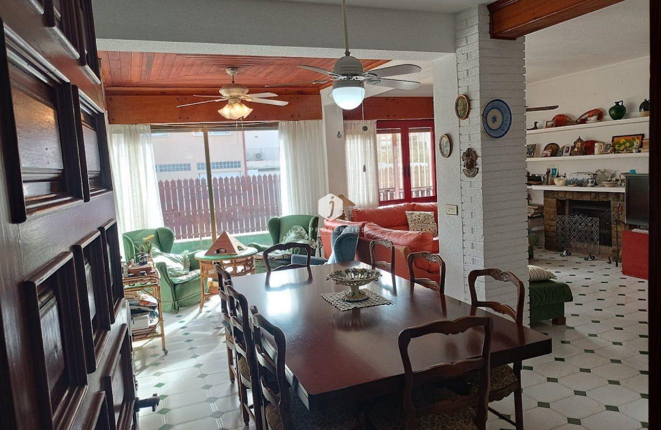 Resale - Villa -
Orihuela Costa - Campoamor