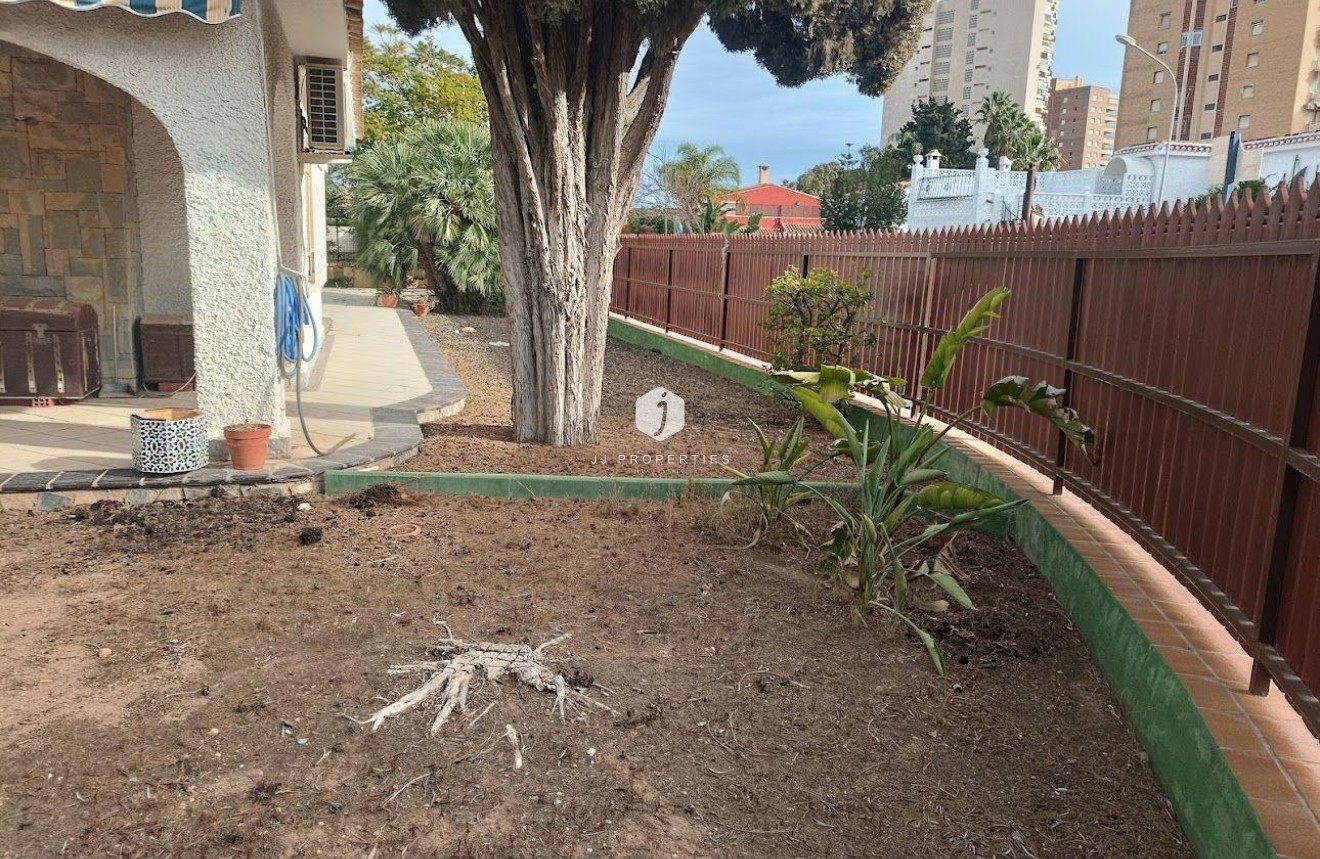 Resale - Villa -
Orihuela Costa - Campoamor