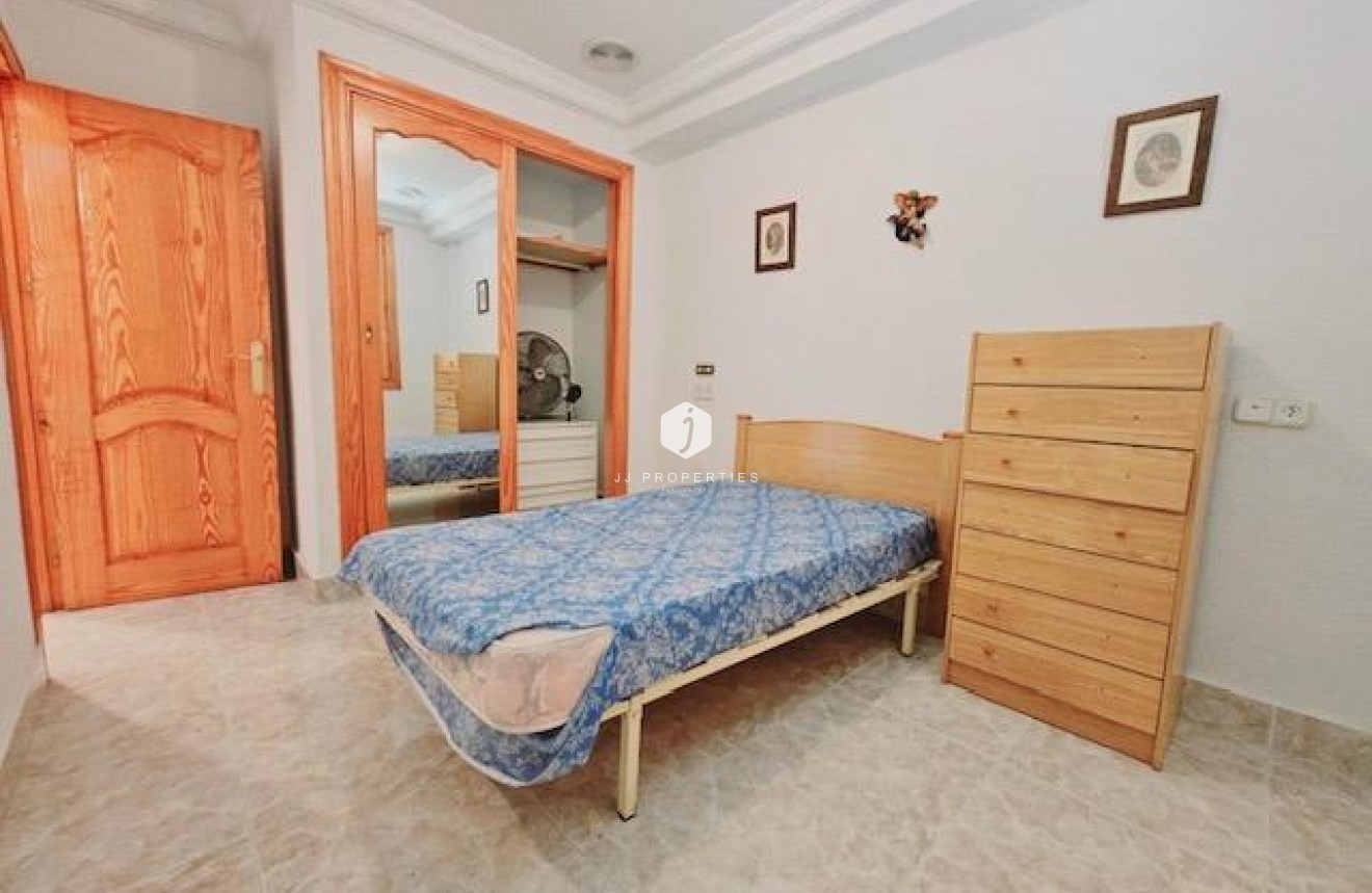 Resale - Villa -
Guardamar del Segura - Guarmar Del Segura