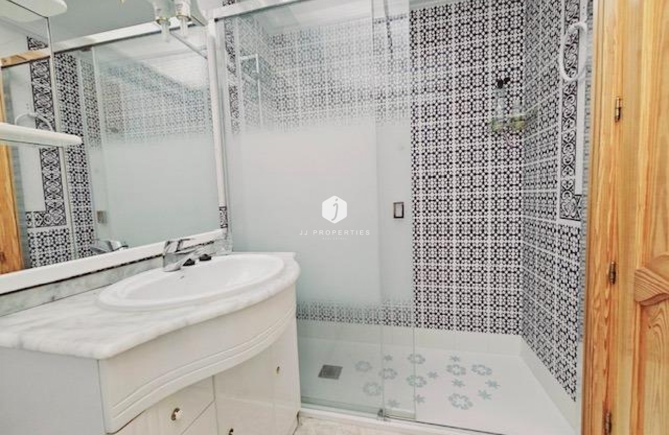 Resale - Villa -
Guardamar del Segura - Guarmar Del Segura