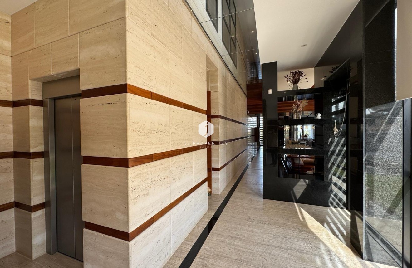 Resale - Villa -
Orihuela Costa - Altos De Campoamor