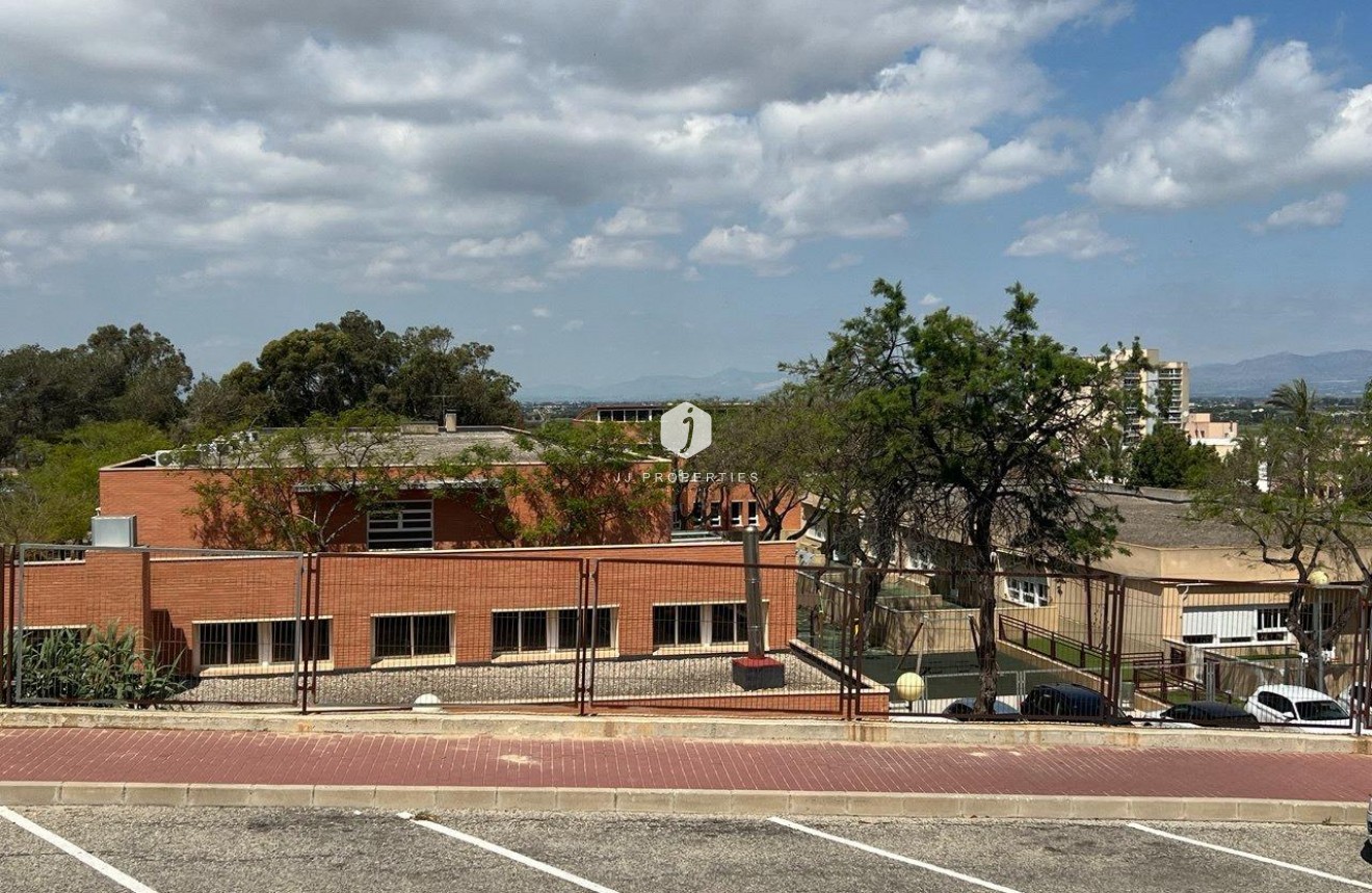 Resale - Chalet -
Guardamar del Segura - Centro