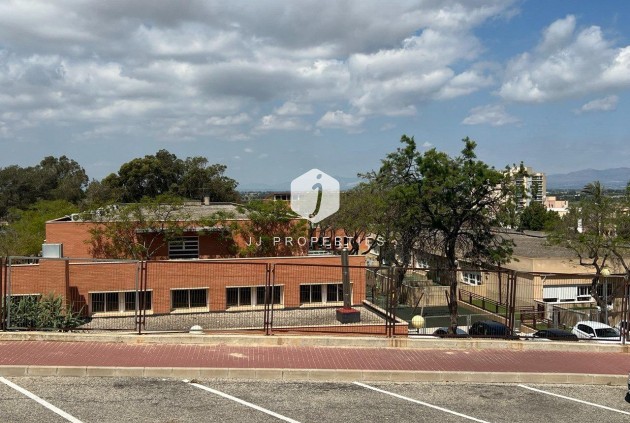 Resale - Chalet -
Guardamar del Segura - Centro