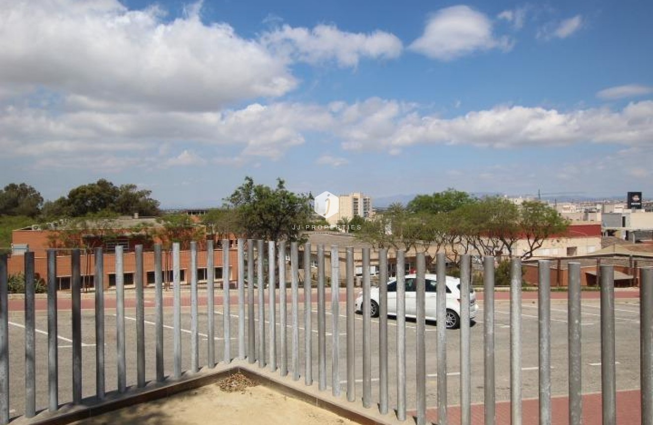 Resale - Chalet -
Guardamar del Segura - Centro