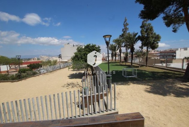 Resale - Chalet -
Guardamar del Segura - Centro