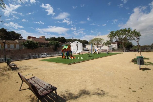 Resale - Chalet -
Guardamar del Segura - Centro