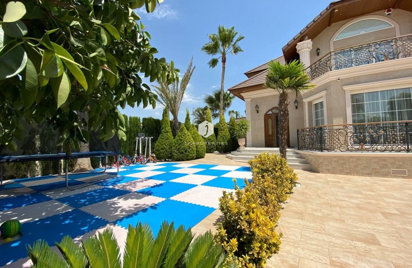 Resale - Villa -
Benijofar - Ciudad Quesada