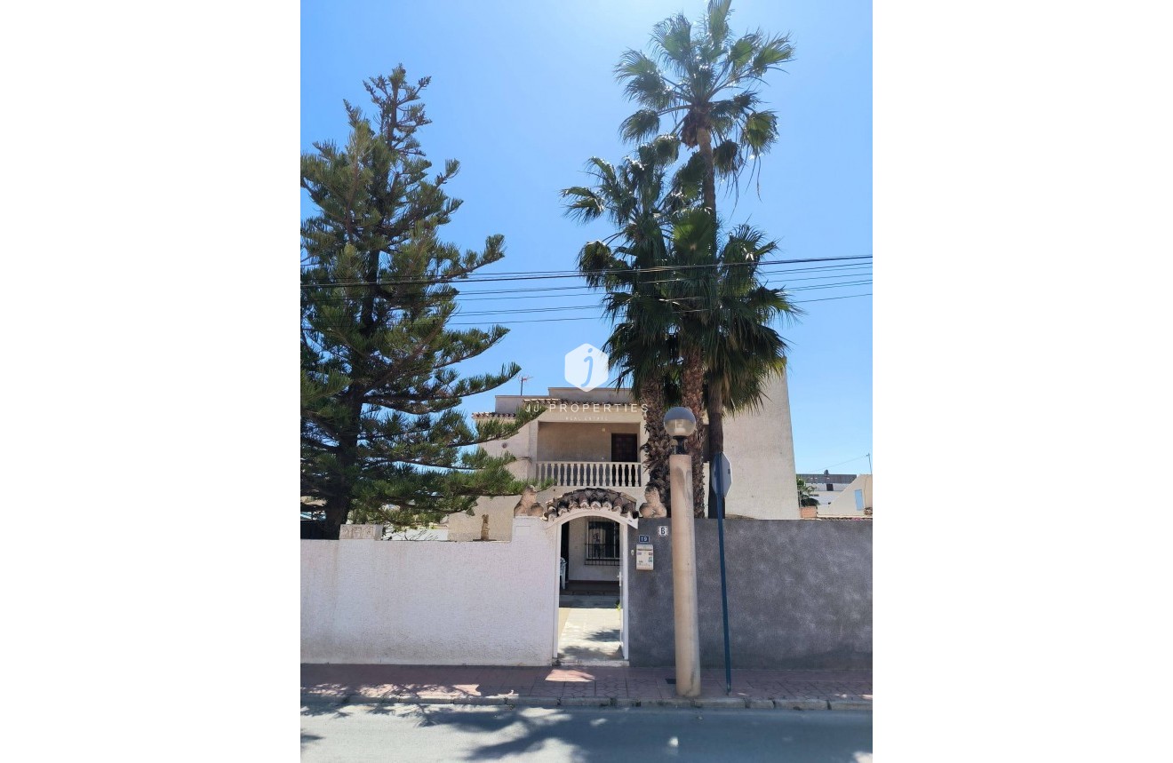 Resale - Chalet -
Orihuela Costa - Cabo Roig