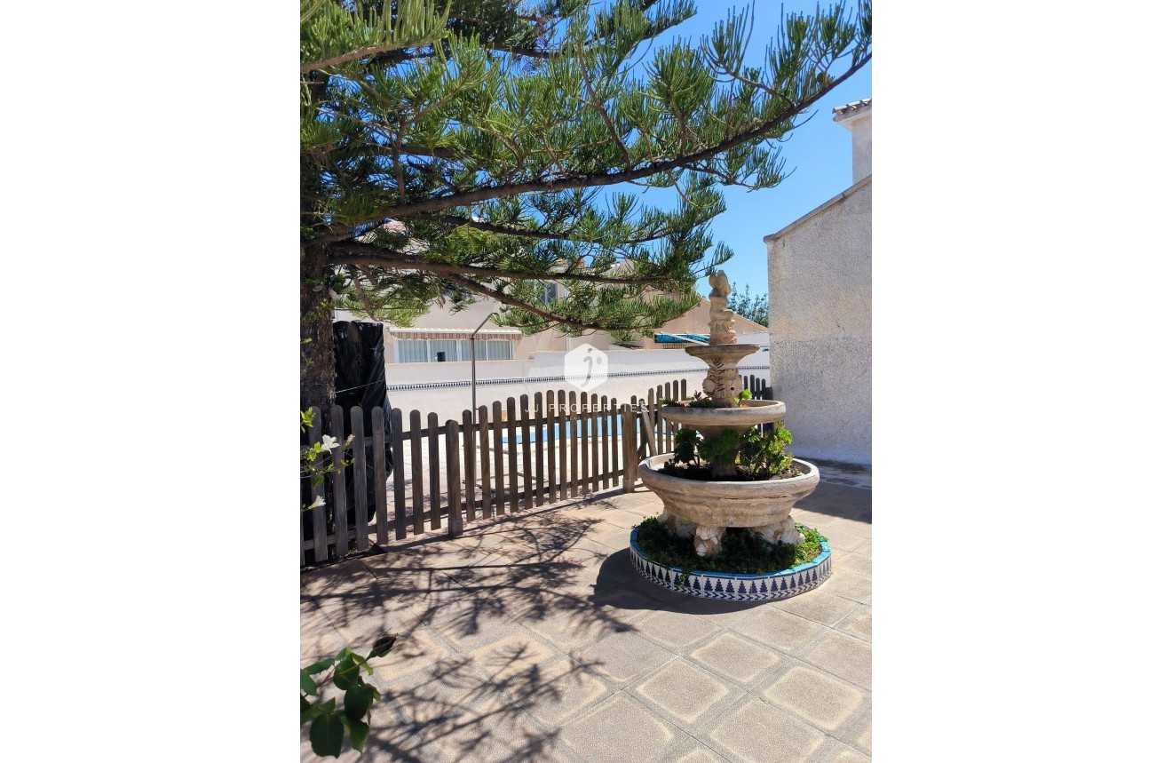 Resale - Chalet -
Orihuela Costa - Cabo Roig