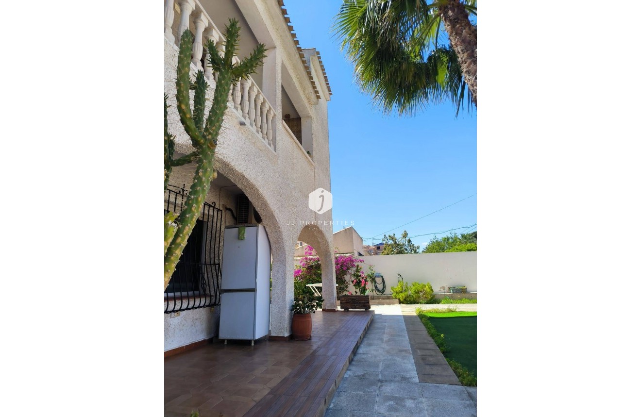 Resale - Chalet -
Orihuela Costa - Cabo Roig