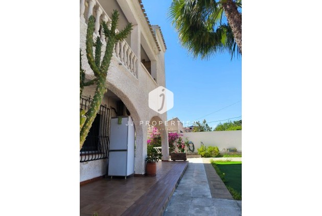 Resale - Chalet -
Orihuela Costa - Cabo Roig