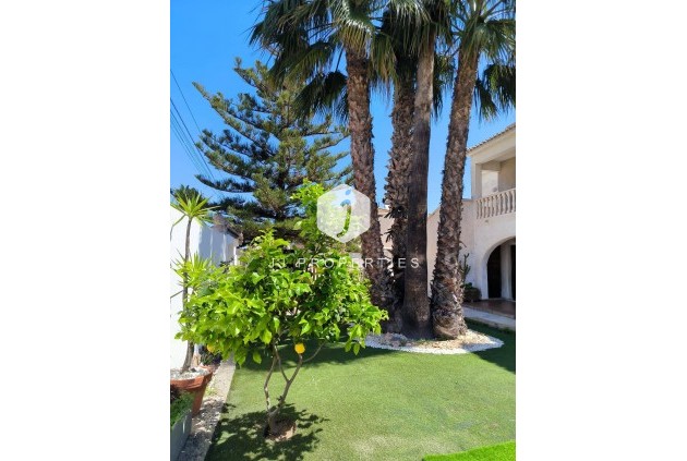 Resale - Chalet -
Orihuela Costa - Cabo Roig