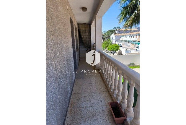 Resale - Chalet -
Orihuela Costa - Cabo Roig