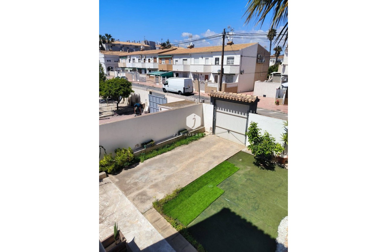 Resale - Chalet -
Orihuela Costa - Cabo Roig