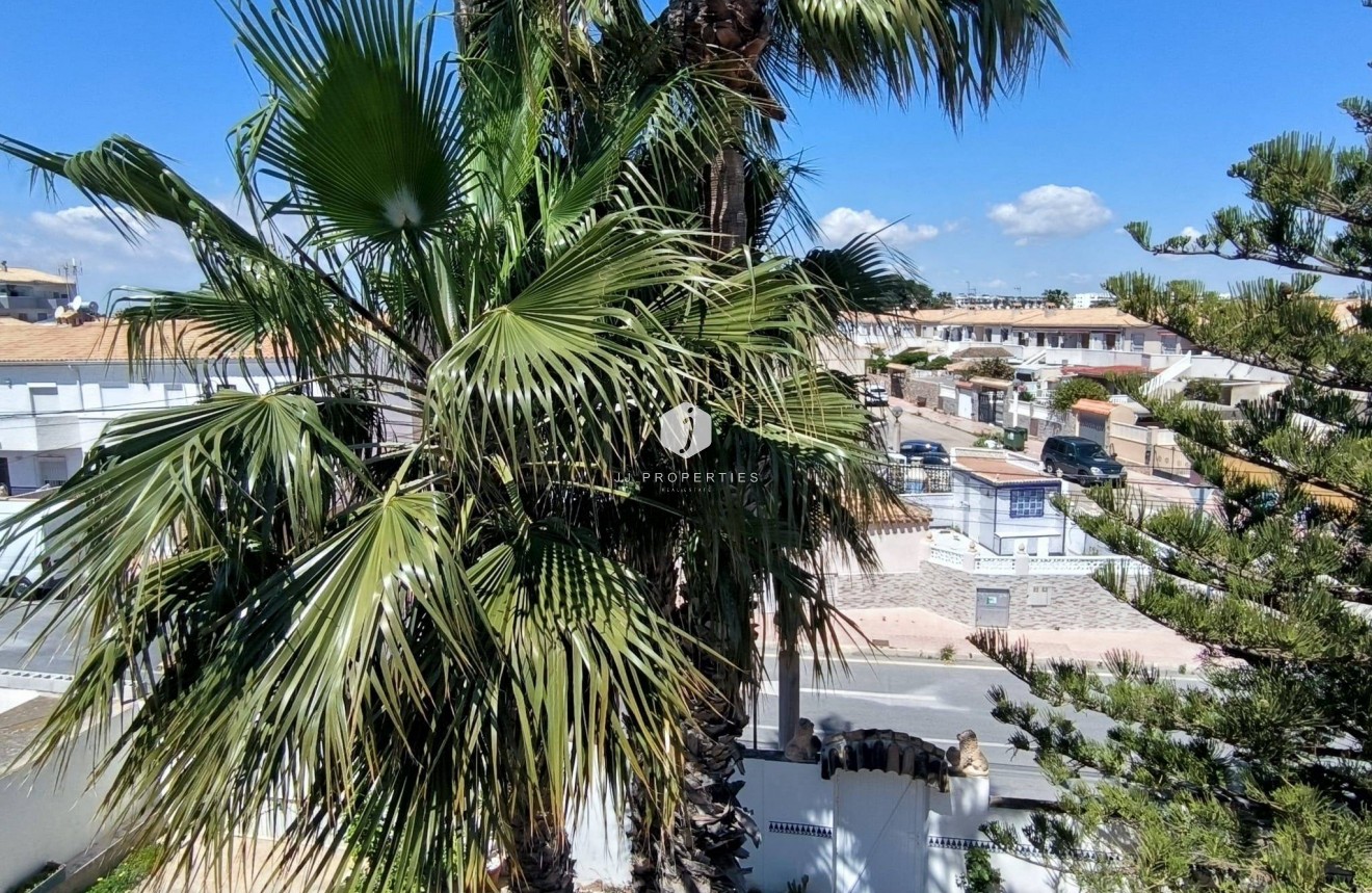 Resale - Chalet -
Orihuela Costa - Cabo Roig