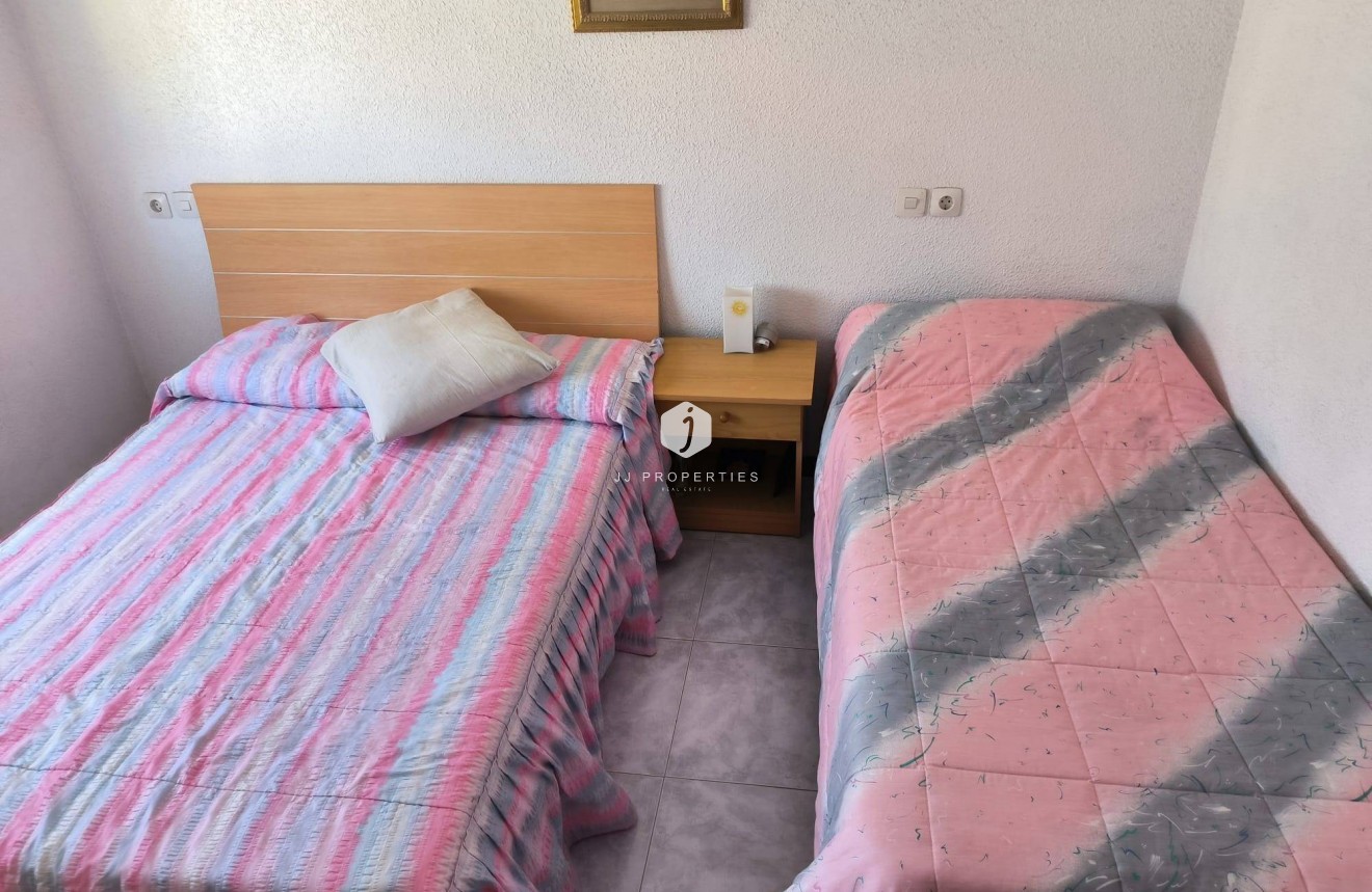 Resale - Chalet -
Orihuela Costa - Cabo Roig